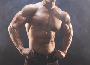 Muscular bodybuilder displaying a lean, vascular physique after strength training, illustrating muscle development, body recomposition, and the type of physique often discussed in relation to SARMs, resistance training, and advanced bodybuilding.